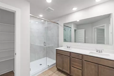 Bath - 441 Shoreview Dr, Conroe, TX 77303 photo 1 of 3
