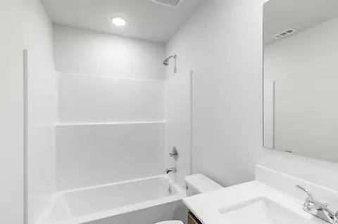 Bath - 441 Shoreview Dr, Conroe, TX 77303 photo 2 of 3