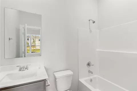 Bath - 441 Shoreview Dr, Conroe, TX 77303 photo 3 of 3