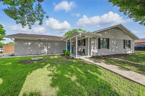1501 SE 4th St, Grand Prairie, TX 75051