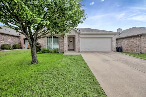 6400 Bay Lake Dr, Fort Worth, TX 76179