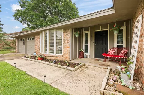 6716 Fair Meadows Dr, North Richland Hills, TX 76182