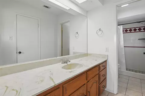 Bath - 1018 Meridith Dr, Terrell, TX 75160 photo 1 of 2