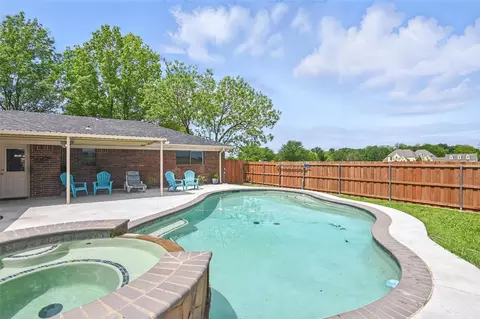 Exterior - 1018 Meridith Dr, Terrell, TX 75160 photo 2 of 3