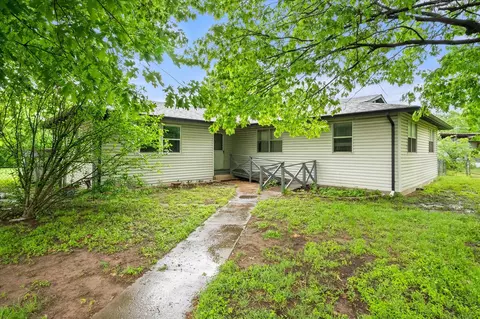 4016 Curry Rd, Arlington, TX 76001