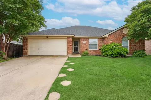 933 Carlin Ln, Burleson, TX 76028