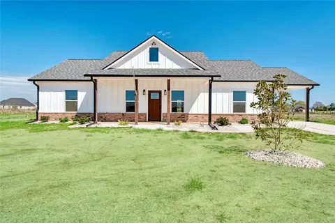 216 Private Road 33083, Sumner, TX 75486