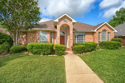 2700 Hyacinth Dr, Mesquite, TX 75181