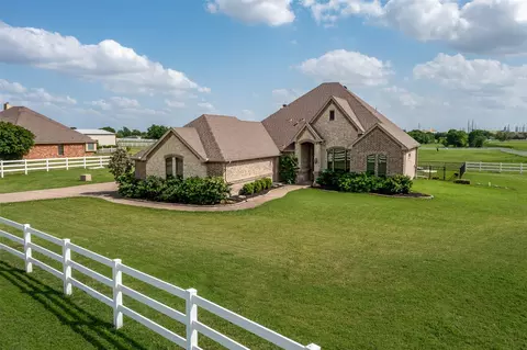 931 Wickwood Ct, Fort Worth, TX 76131