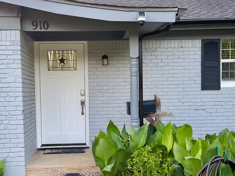 910 Clebud Dr, Euless, TX 76040 photo 3