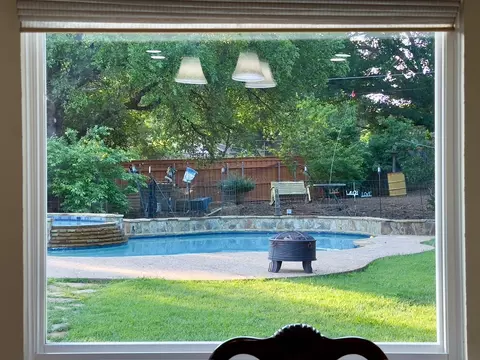 910 Clebud Dr, Euless, TX 76040 photo 6