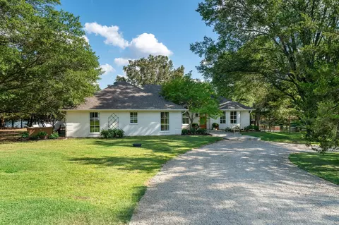 9700 Timber Creek Dr, Bonham, TX 75418