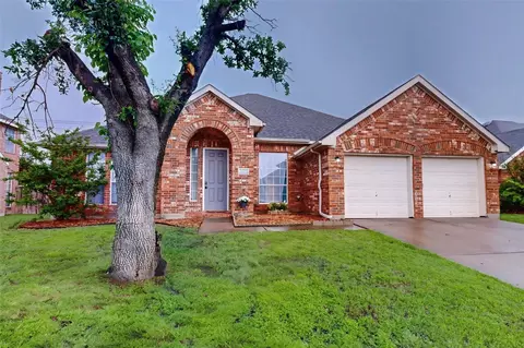 6907 Raven Meadow Dr, Arlington, TX 76002