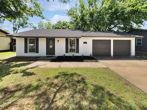 720 Tanglewood Dr, Hurst, TX 76053