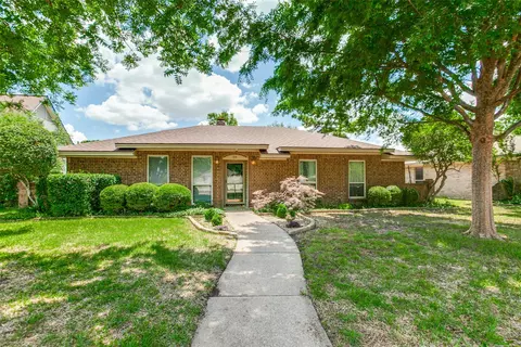 210 Gold Finch Dr, Richardson, TX 75081