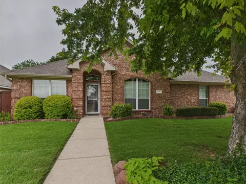 733 Willow Crest Dr, Midlothian, TX 76065