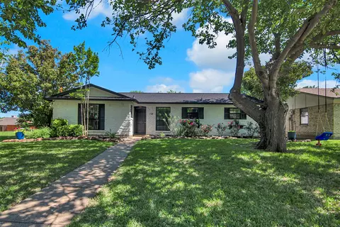 738 Longbeach Dr, Garland, TX 75043
