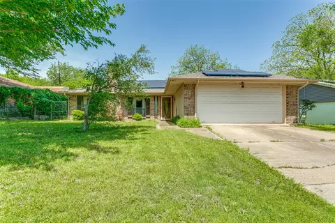 805 S Atkerson Ln, Euless, TX 76040
