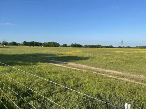 515 N Greenville St, Wolfe City, TX 75496