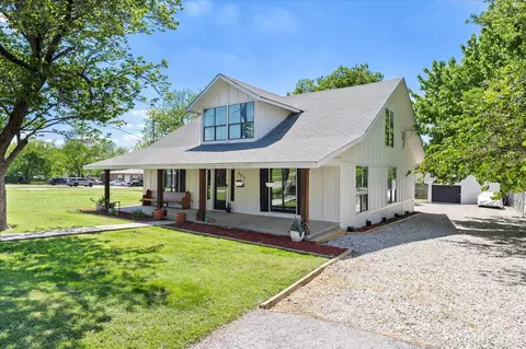 207 N Main St, Farmersville, TX 75442