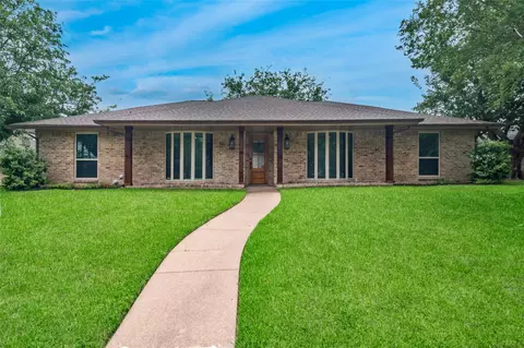 310 Buffalo Creek Dr, Waxahachie, TX 75165