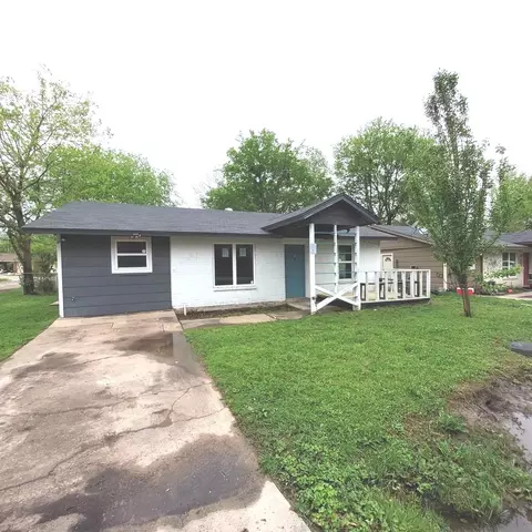 536 S Greenville St, Wolfe City, TX 75496