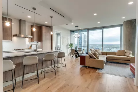 3130 N Harwood St #902, Dallas, TX 75201