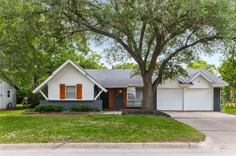 4633 Highgrove Dr, Fort Worth, TX 76132