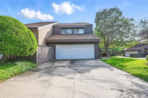 710 Oakwood Trl, Fort Worth, TX 76112