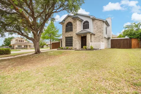 10232 Blue Bell Dr, Fort Worth, TX 76108