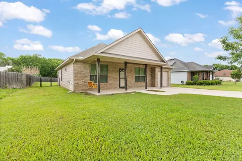 305 S 1st St, Grandview, TX 76050