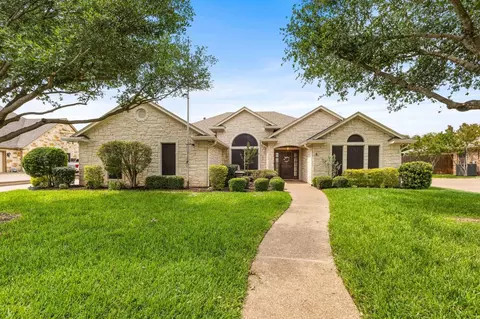 201 Desert Sky Dr, Mcgregor, TX 76657