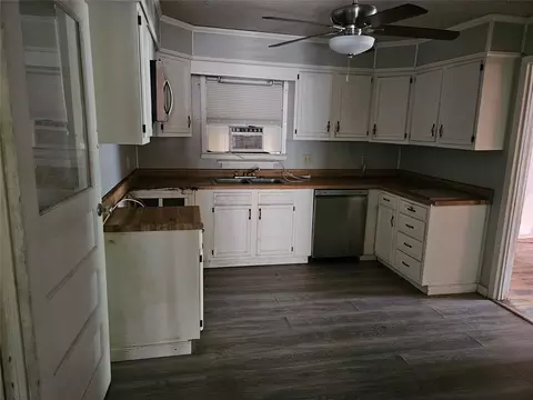 715 W Kaufman St, Paris, TX 75460