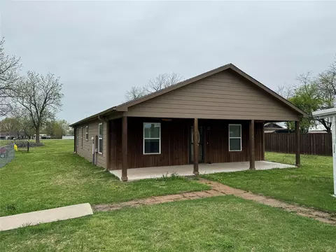 106 E Reed St, Trenton, TX 75490