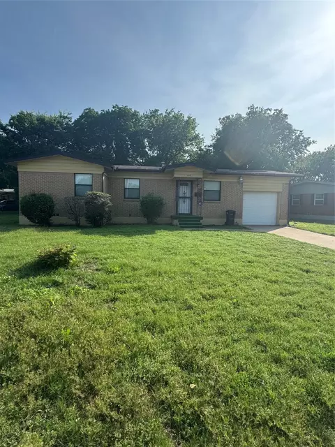 1208 Savage Dr, Fort Worth, TX 76134
