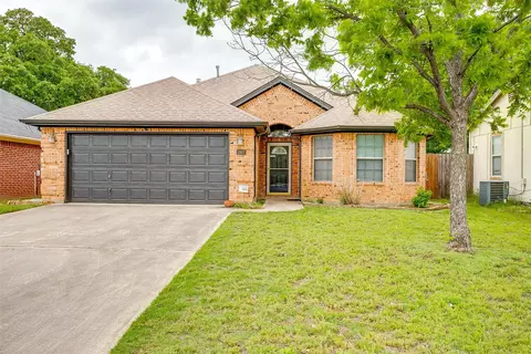 2907 Shawnee Trl, Lake Worth, TX 76135