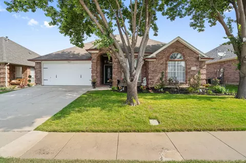 2721 Flint Rock Dr, Fort Worth, TX 76131