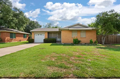 1111 S Ridgeway Dr, Cleburne, TX 76033
