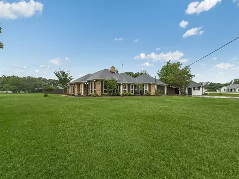 8886 Karen Ln, Terrell, TX 75160