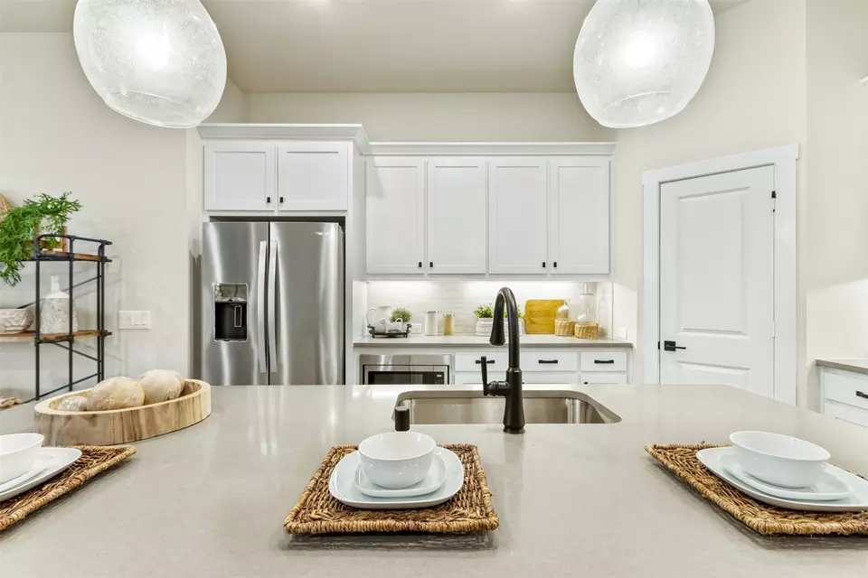Kitchen - 7232 Merlot Pl, Grand Prairie, TX 75054 photo 4 of 4