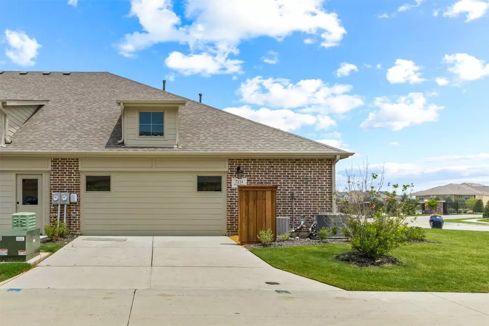 Exterior - 7232 Merlot Pl, Grand Prairie, TX 75054 photo 6 of 6