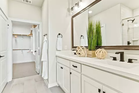 Bath - 7232 Merlot Pl, Grand Prairie, TX 75054 photo 1 of 4
