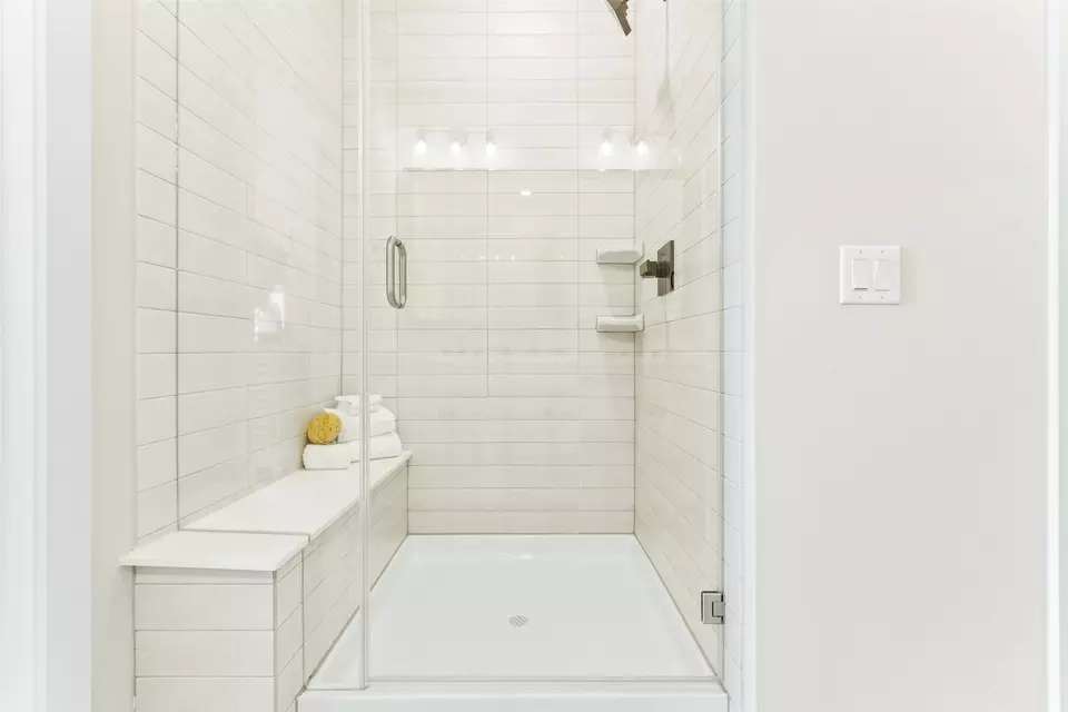 Bath - 7232 Merlot Pl, Grand Prairie, TX 75054 photo 3 of 4