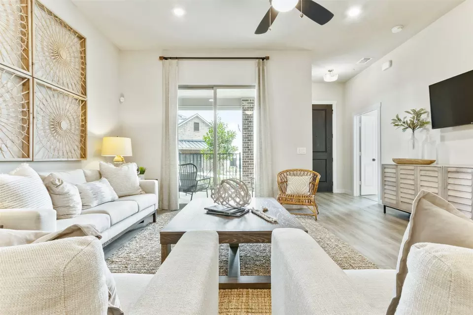 Living - 7232 Merlot Pl, Grand Prairie, TX 75054 photo 4 of 5