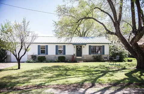 509 W 3rd St, Claude, TX 79019