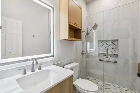 Bath - 401 Willow Run, Prosper, TX 75078 photo 1 of 4