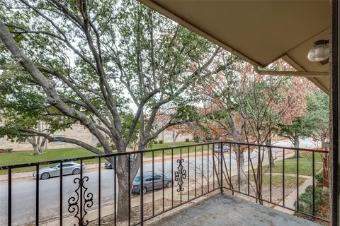 5844 Sandhurst Ln #D, Dallas, TX 75206