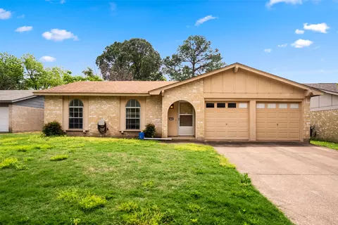 2306 Vassar Ct, Arlington, TX 76015