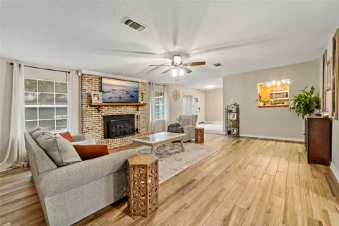 695 SE 32nd St, Paris, TX 75460