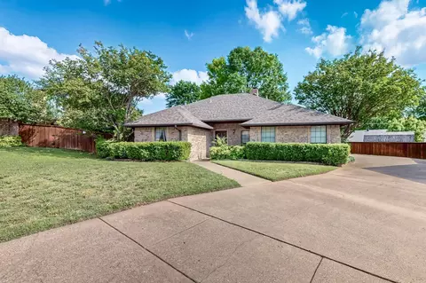 902 Briarcliff Ct, Arlington, TX 76012